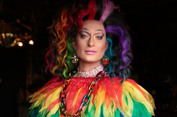 Dragqueen Candy Licious liest vor
